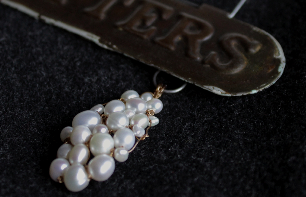 Pearls do go with&nbsp;jeans?